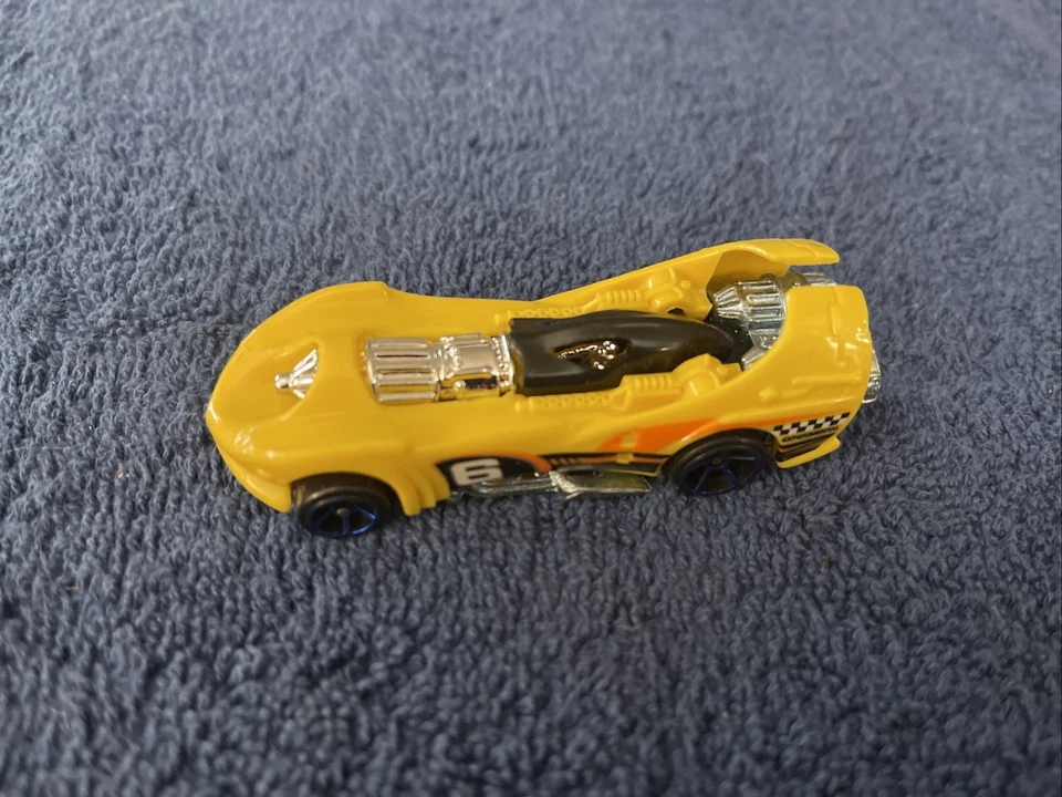 Coche fundido a presión Hot Wheels amarillo 1995 #13348 vintage Foto 1 de 4