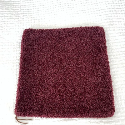 Funda de almohada cuadrada Threshold Teddy Boucle Fuzzy Toss vino borgoña 19" Foto 1 de 4