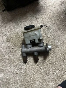 1997 - 2002 FORD ESCORT Master Cylinder with Fluid Reservoir MT 2.0L ZX2 Coupe - Picture 1 of 2