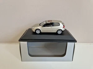 Schuco 1/43 VW Golf - Beige Metálico (Champagne) - Concesionario - GOLF04 - Imagen 1 de 8
