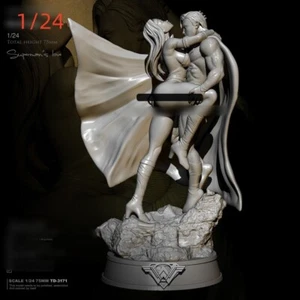 1/24 resin figures model The Love of Superman Couples Unassembled Unpainted - Picture 1 of 4