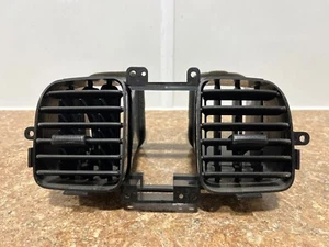 2003 HYUNDAI SONATA CENTER DASH VENTS - Picture 1 of 2