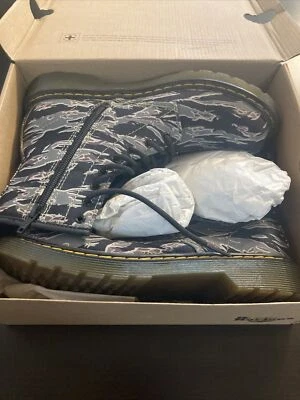 DR. MARTENS GREEN JUNGLE CAMO KT CANVAS Air Wair - Size 3 Boys - 4 Girls - Image 1 of 4