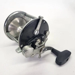 Penn 209 Fishing Reel For Parts or Repair Level Wind Saltwater Black Vtg - Picture 1 of 7