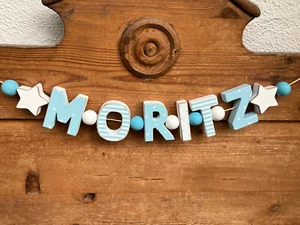 "MORITZ" NAMENSKETTE KINDERZIMMER TÜR HOLZBUCHSTABEN TAUFE BABY BLAU NAME DEKO - Bild 1 von 1