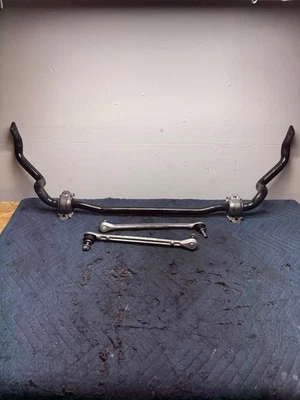 Barra estabilizadora delantera Mercedes AMG CLS 63 2012 con extremos eslabones  Foto 1 de 4