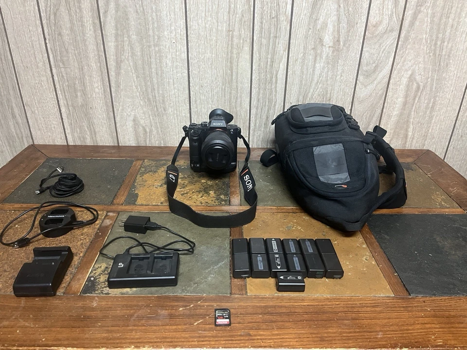 Комплект беззеркальной камеры Sony A7S ii — выдержка 758, объектив + захват + сумка - Изображение 1 из 4