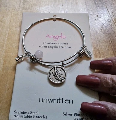 Pulsera Angel ajustable con dije de ley sobre acero inoxidable Foto 1 de 4