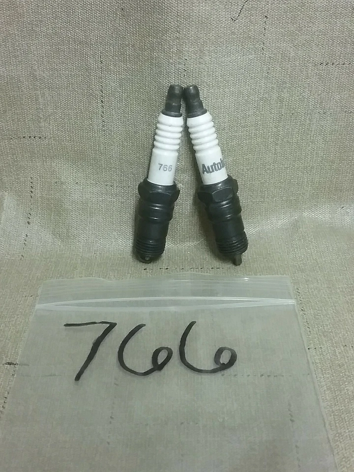 Velas de ignição NOS Autolite 766 (LOTE DE 2) - Imagem 1 de 1