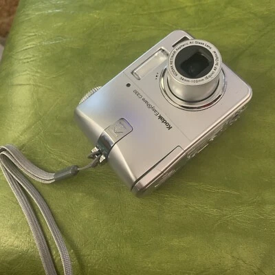 Kodak EasyShare C330 4.0MP Digital Camera - Silver & Lowe pro Case - Image 1 of 4