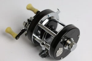 Carrete de baitcasting Abu Garcia Ambassadeur 5000C Big A Hat perilla con piezas de estuche - Imagen 1 de 10