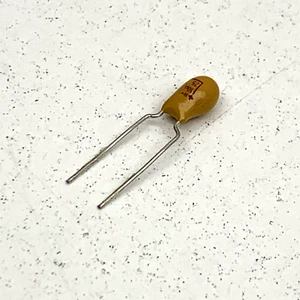 (10-Pack) Kyocera TAP106K025CRW Radial Tantalum Capacitor 10µF 2.5Ohm 25V 10% - Bild 1 von 10