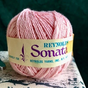 Eight balls of vtg Reynolds Sonata 54/46 Linen/Cotton 1.7oz  Approx. 126yards ea - Picture 1 of 5