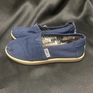 Toms Classics Red Canvas Youth Slip On Canvas Flats 12Y  S7 - Picture 1 of 6