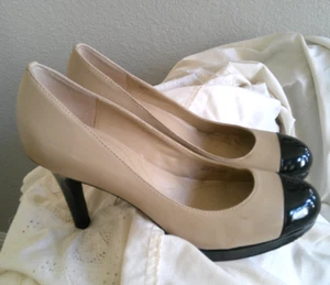 TAHARI BEIGE/ BLACK LEATHER  CLASSIC HEEL PUMPS/ SHOES, SIZE 8M - Picture 1 of 6