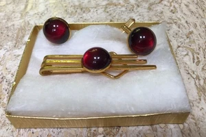 Vintage SWANK Cufflinks & Tie Clip Bar Set Ruby Red Cabochon - Picture 1 of 6