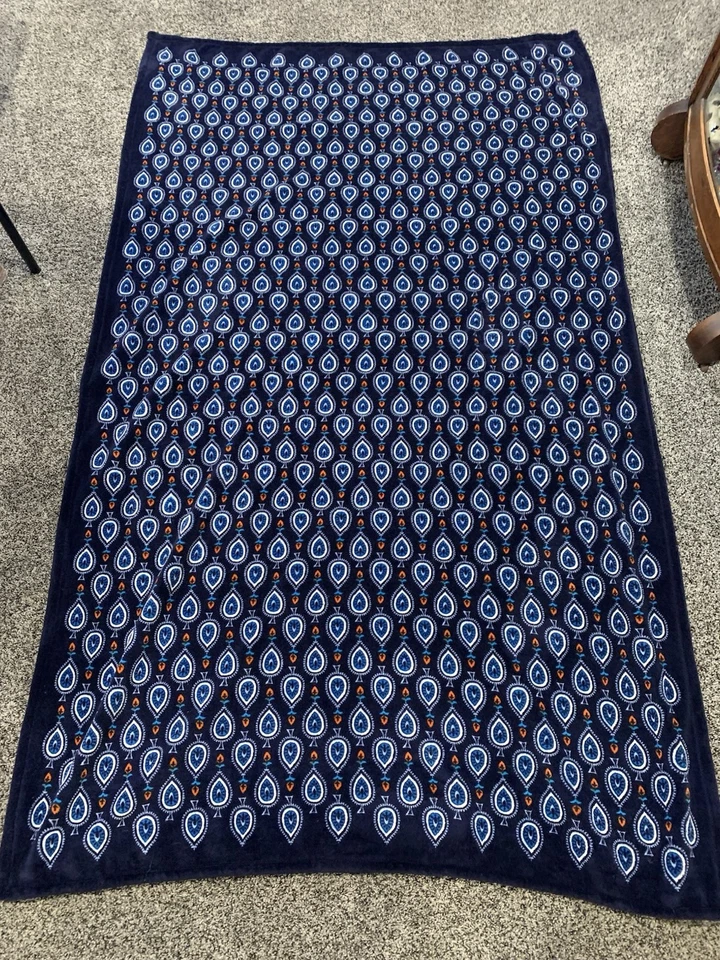 Vera Bradley 80x50 Plush Throw Blanket Medallion Paisley Pattern Blue Foto 1 de 4