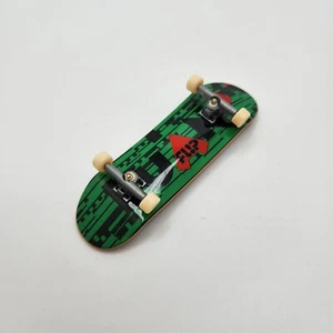Tech Deck Fingerboard Flip Luan Oliveira miniatura skateboard - Foto 1 di 3