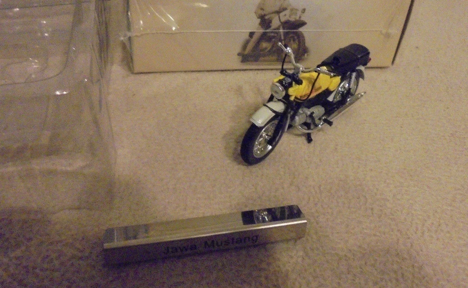 JAWA 23 Mustang  DDR Motorrad  Atlas 1:24  Originalgetreu - Bild 1 von 1