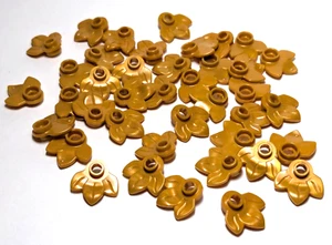 Lego - Lot of 40 - Gold, Plant, Plate 1 x 1 Round with 3 Leaves - Picture 1 of 1