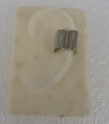 Neugablonz: Ohrklammer/Ohrclip um 1970er Jahre (1161688) - Bild 1 von 4