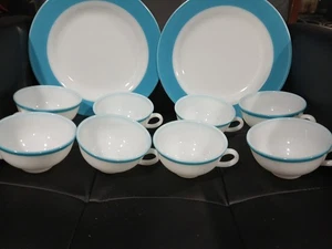 10 piatti Pyrex vetro latte turchese bordo acqua fascia 2 9,75" vintage 8 tazze - Foto 1 di 8