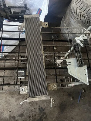 VW T5 2009 2.5 Tdi Underbody Diesel Fuel Cooler - Image 1 of 4