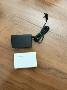 TP-Link Gigabit Power Ethernet PoE Injector Adapter TL-POE200A - Picture 1 of 2