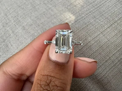 Anel de noivado de prata 925 corte esmeralda clássico diamante branco cultivado em laboratório 2,80 quilates - Imagem 1 de 4