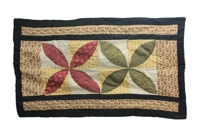 Almohada acolchada de retazos vintage falsa negra cachemira pradera floral  Foto 1 de 4