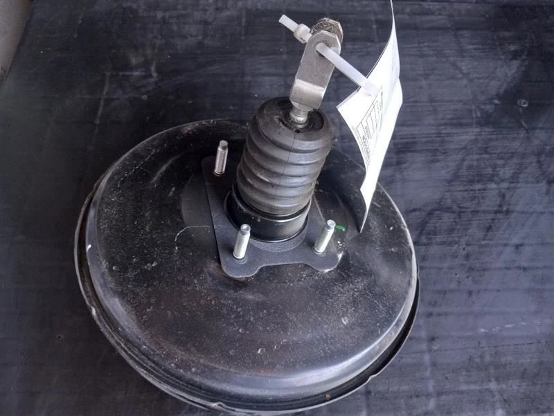 Power Brake Booster From 5/08 09-10 Pontiac Vibe 19204760 - Image 1 of 4