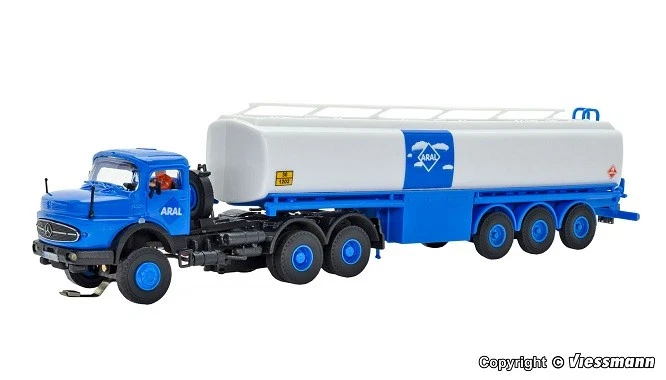 Viessmann 8034 - H0 MB Rundhauber 3 Assi Con Rimorchio Per Carburante ARAL, Base - Immagine 1 di 1