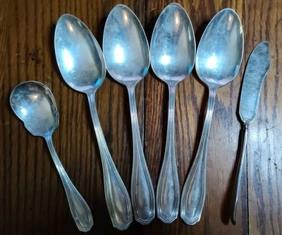 1919 WM. ROGERS & SON Clinton Pattern  5 Serving Spoons and Knife - No Mono - Image 1 of 4