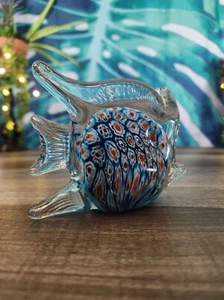 Figura de pez ángel de vidrio artístico con bordes transparentes, pez de vidrio Millefiori rojo blanco y azul - Imagen 1 de 10