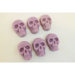 La cera perfumada lila se derrite | Calaveras violetas | Tartas de peonía púrpura | Vertida a mano - Imagen 1 de 3