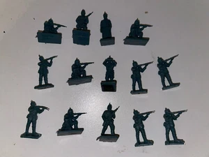 Konvolut Miniatur graue Soldaten 14 Stück - Bild 1 von 2