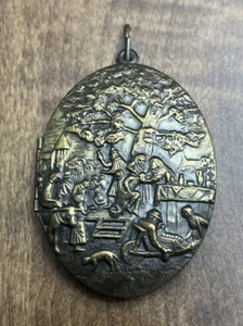 Large Vintage Locket Brass Tone Scene Locket - Picture 1 of 4