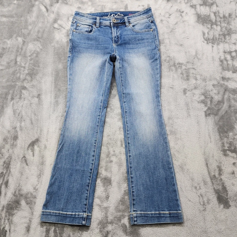 Pantalones de mezclilla INC International Concepts para mujer 4PS CORTOS azules calce regular corte bota pierna Foto 1 de 4