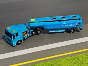 1/400 Airport GSE - Oil tanker truck - KLM - Picture 1 of 2