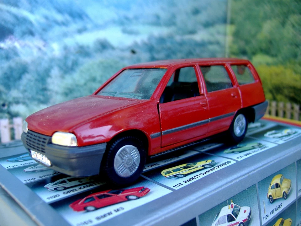 1/43 Gama mini (Alemania) Opel Kadett GL caravana Foto 1 de 1
