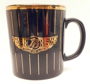 Taza de café RARA Taquan Air Alaska Airline Satffordshire Inglaterra azul oscuro y dorado - Imagen 1 de 4
