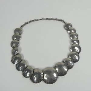 Hammered Silver Graduated Metal Disc Necklace Vintage - Picture 1 of 10