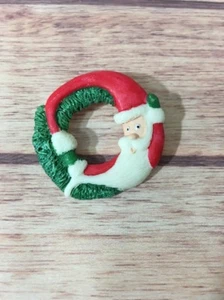 PIN BROCHE RESINA SANTA CLAUS ROJO VERDE, arrecife - Imagen 1 de 4