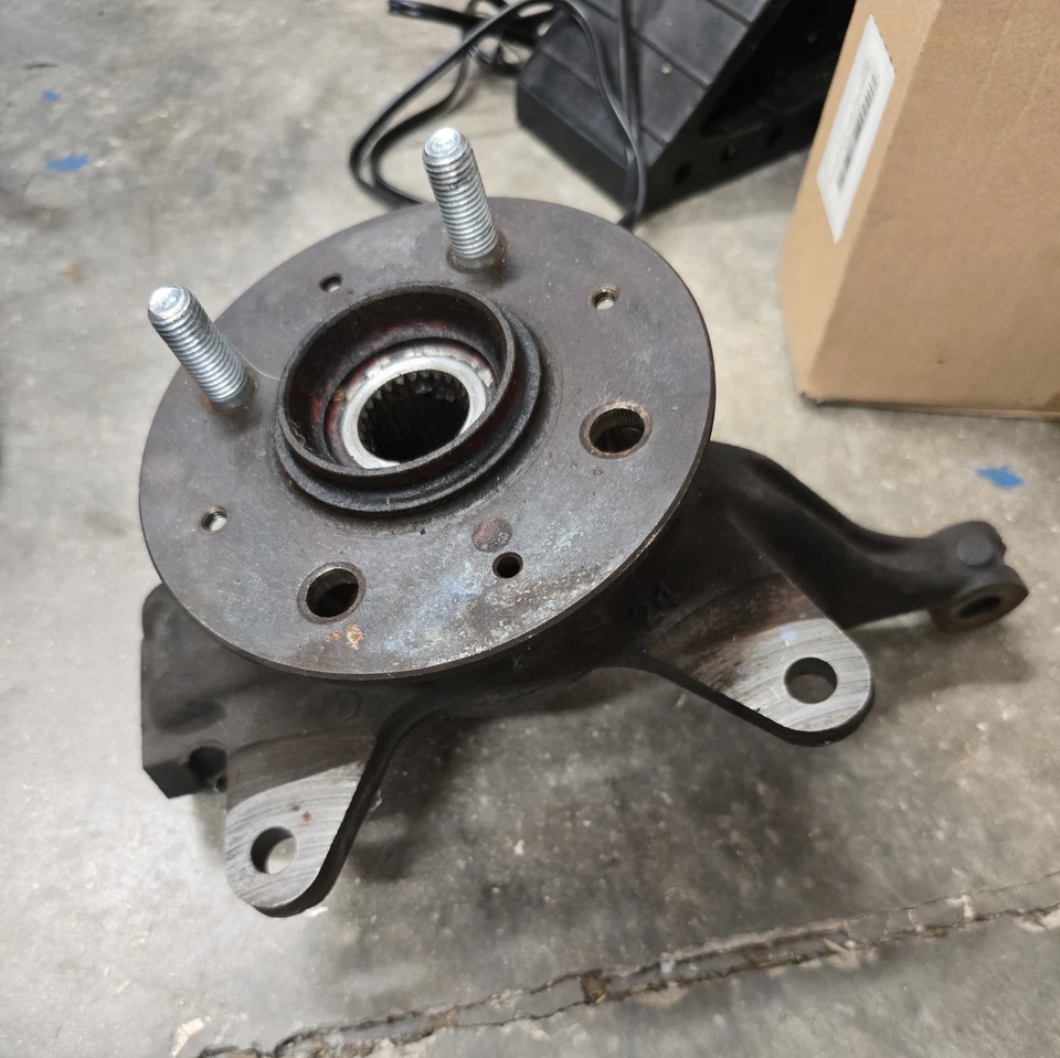 Conjunto de nudillo husillo de pasajero delantero derecho Honda Fit 2007-2008 OEM. Foto 1 de 3