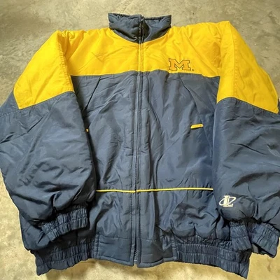Chaqueta acolchada grande vintage con logotipo atlético de la Universidad de Michigan Wolverines Foto 1 de 4