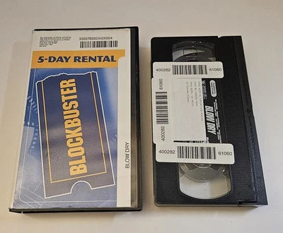 Blockbuster Video vintage VHS Clamshell Case with Logo & Tape - Blow Dry 2001  Foto 1 de 4