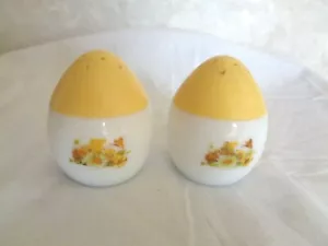 Avon Milk Glass Vintage Salt & Pepper Shakers (#5882). - Picture 1 of 8