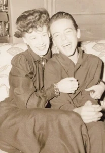 T15-79616 Candid Snapshot Photo Signe Hasso & Son (?) late 1940's satin - Picture 1 of 1
