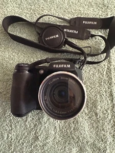 Fujifilm FinePix S700 Digital camera 7.1 MP & 10 X Zoom Color Black - Picture 1 of 9