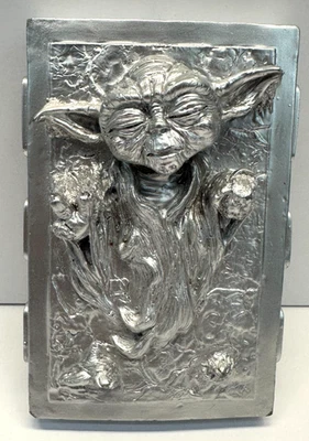 Figura de fantasía Star Wars Empire Strikes Back Yoda en carbonita fundición de resina Foto 1 de 4